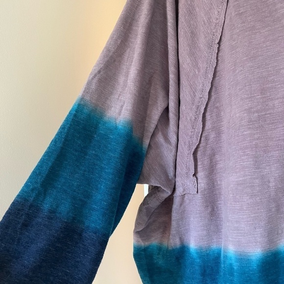 Hummingbird Ombre Oversized Pullover V-Neck - Large - Picture 4 of 10